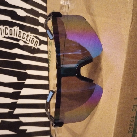 Sunglasses - Picture 5 of 6